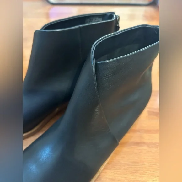 Soludos Venetian Leather Ankle Boots - Picture 8 of 10